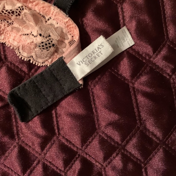 Pink lace bra by Victoria Secret 34D - Picture 2 of 3